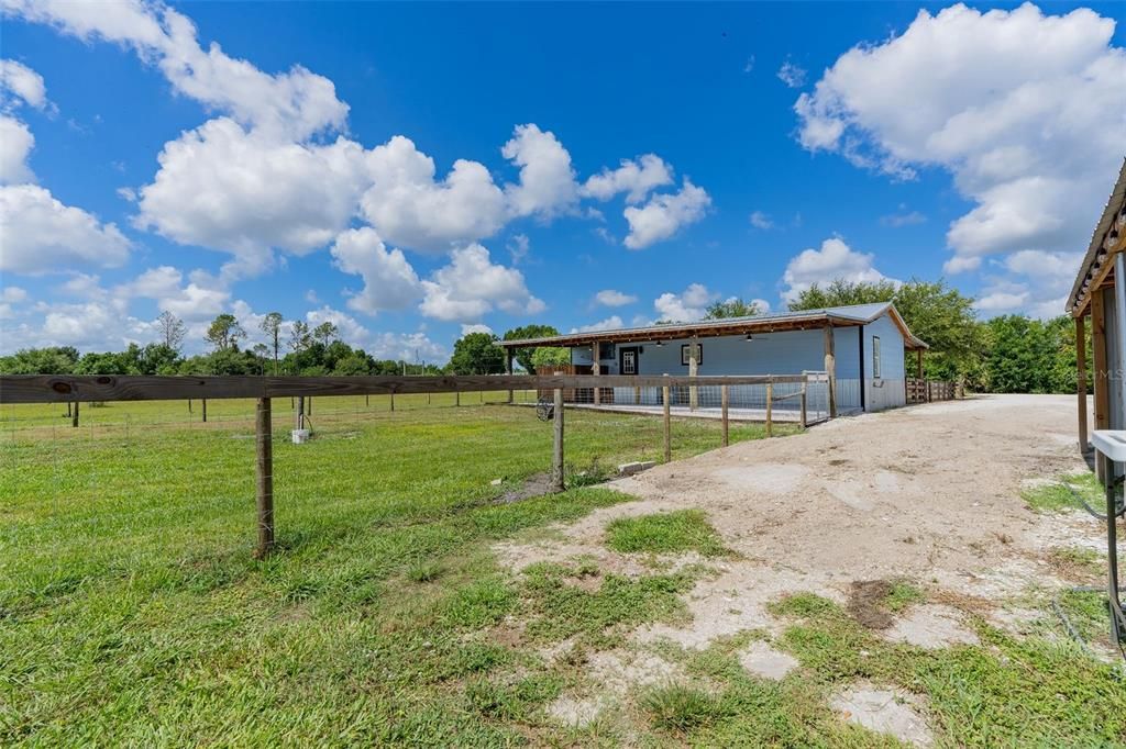 For Sale: $325,000 (3 beds, 2 baths, 1056 Square Feet)