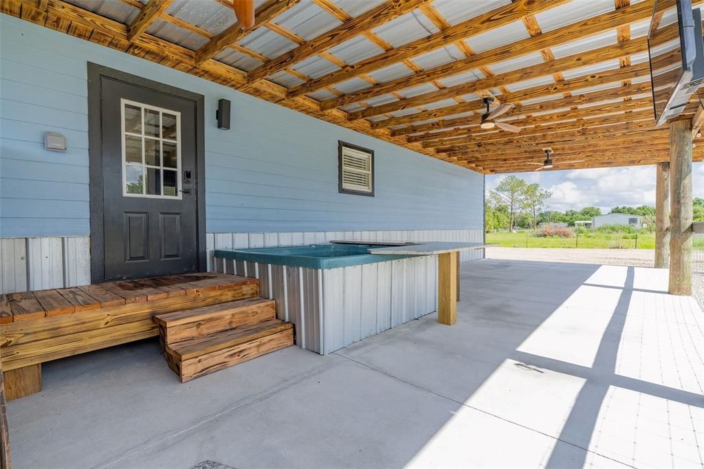 For Sale: $325,000 (3 beds, 2 baths, 1056 Square Feet)