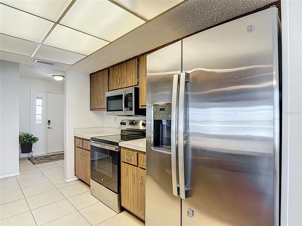 For Sale: $300,000 (3 beds, 2 baths, 1689 Square Feet)