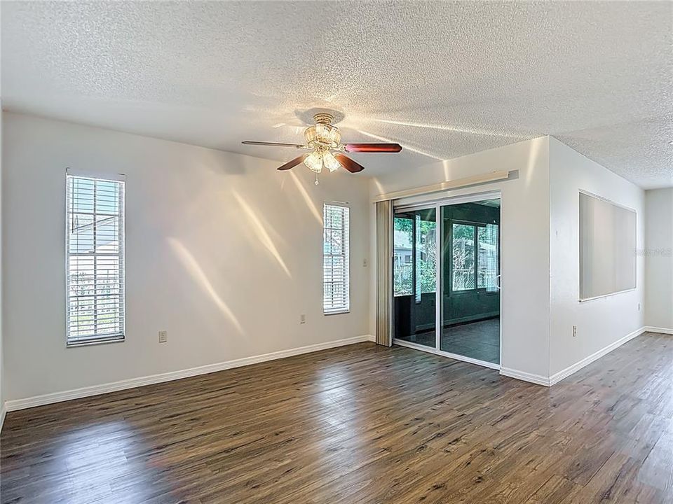 For Sale: $300,000 (3 beds, 2 baths, 1689 Square Feet)