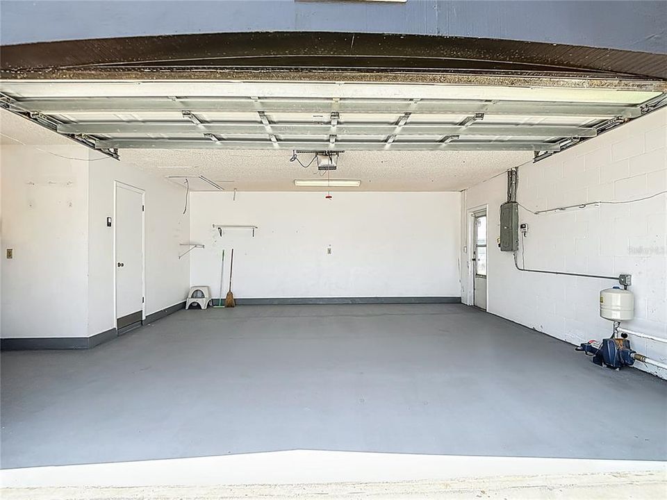 For Sale: $300,000 (3 beds, 2 baths, 1689 Square Feet)