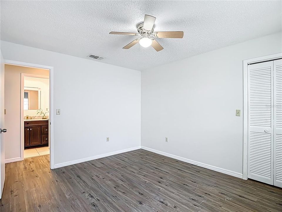 For Sale: $300,000 (3 beds, 2 baths, 1689 Square Feet)