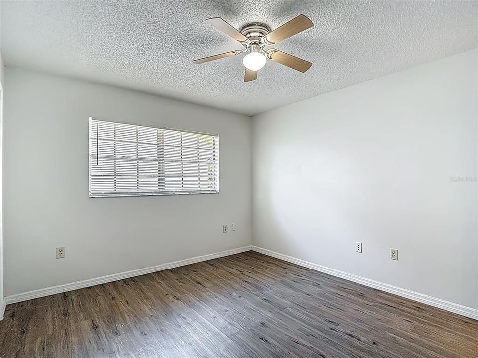 For Sale: $300,000 (3 beds, 2 baths, 1689 Square Feet)