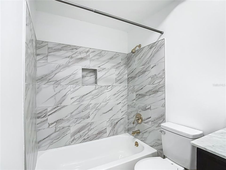For Sale: $300,000 (3 beds, 2 baths, 1689 Square Feet)
