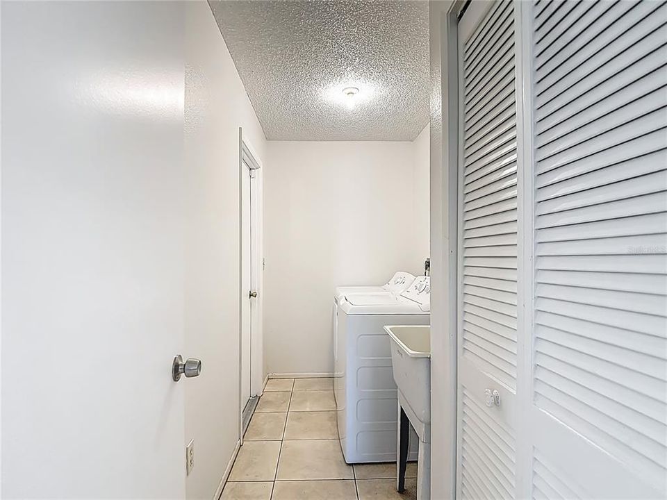 For Sale: $300,000 (3 beds, 2 baths, 1689 Square Feet)
