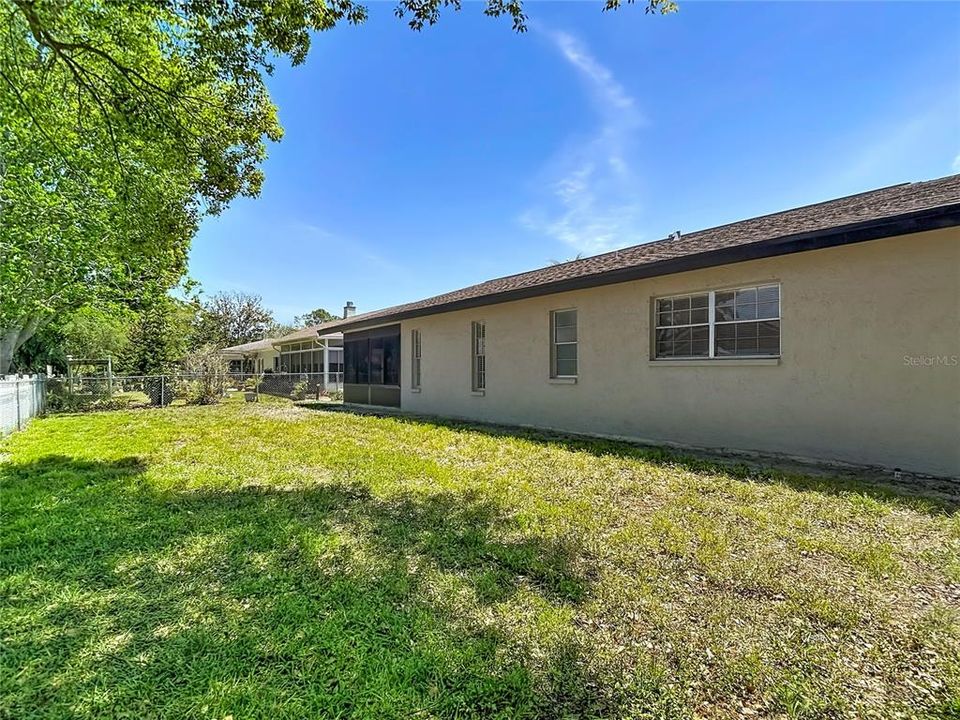 For Sale: $300,000 (3 beds, 2 baths, 1689 Square Feet)