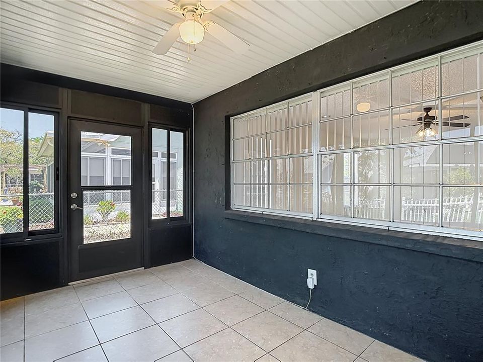 For Sale: $300,000 (3 beds, 2 baths, 1689 Square Feet)