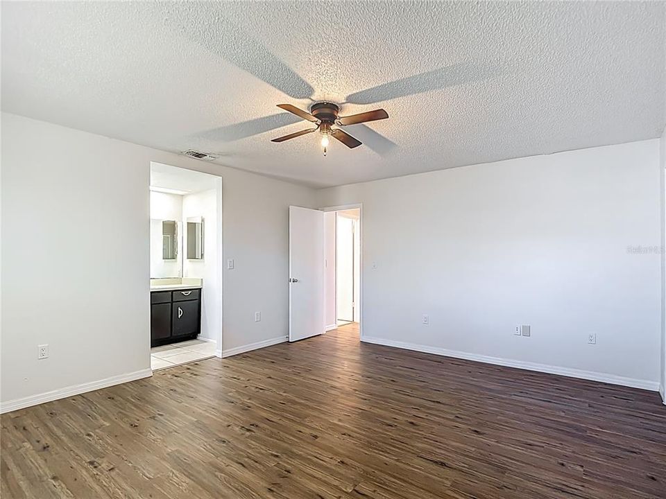 For Sale: $300,000 (3 beds, 2 baths, 1689 Square Feet)