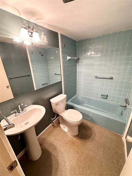 For Sale: $119,000 (1 beds, 1 baths, 780 Square Feet)