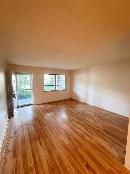 For Sale: $119,000 (1 beds, 1 baths, 780 Square Feet)