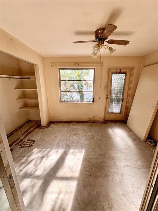 For Sale: $119,000 (1 beds, 1 baths, 780 Square Feet)