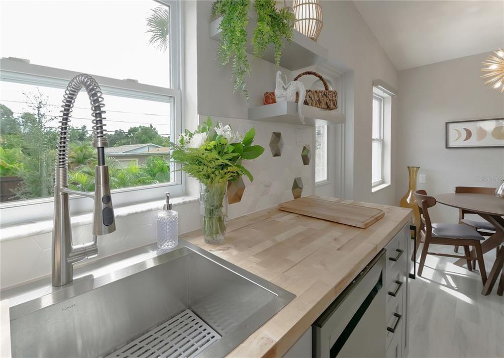 For Rent: $3,850 (2 beds, 1 baths, 1444 Square Feet)