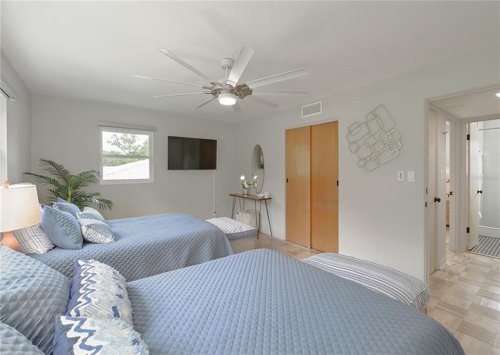 For Rent: $3,850 (2 beds, 1 baths, 1444 Square Feet)