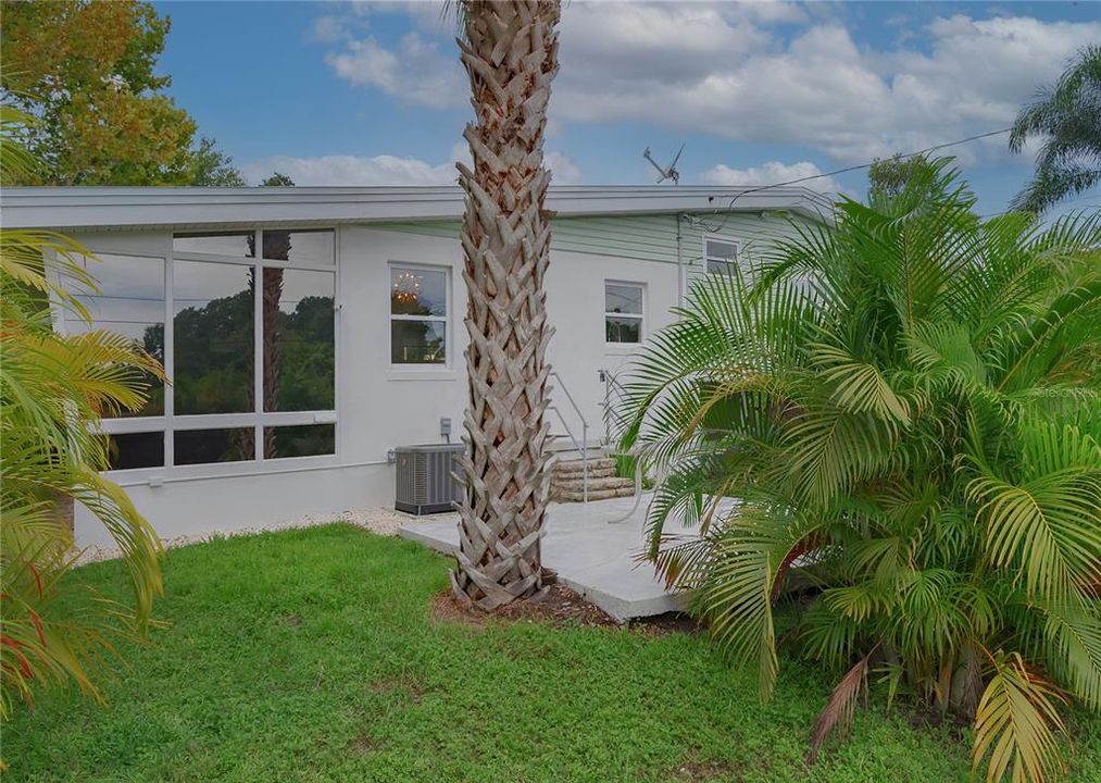 For Rent: $3,850 (2 beds, 1 baths, 1444 Square Feet)