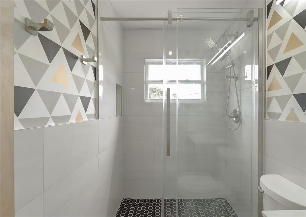 For Rent: $3,850 (2 beds, 1 baths, 1444 Square Feet)