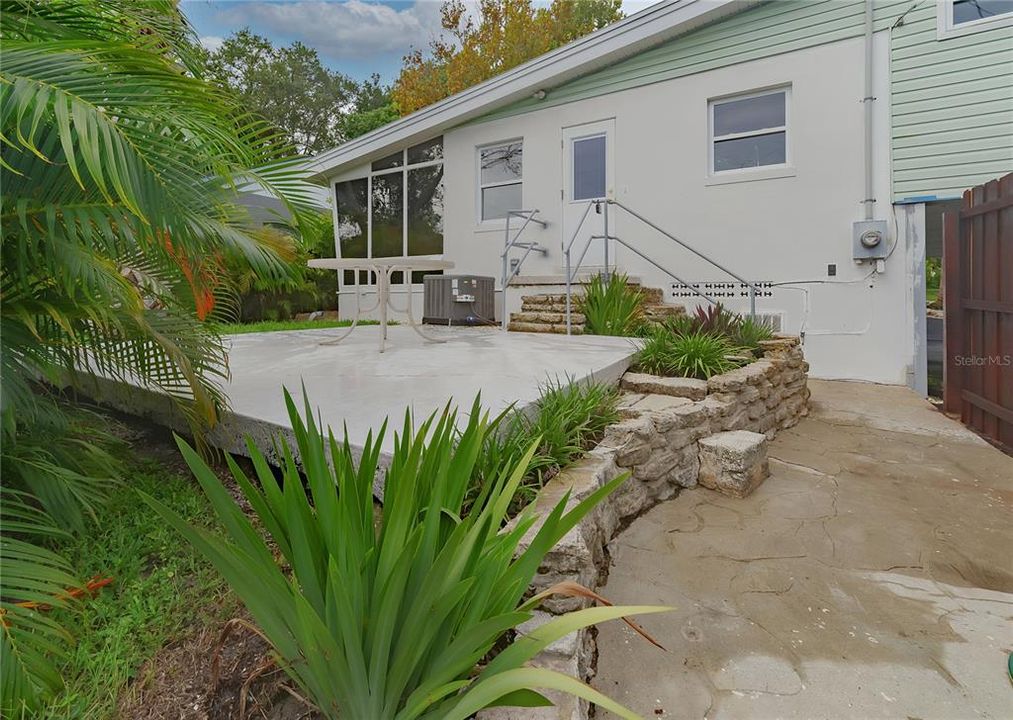 For Rent: $3,850 (2 beds, 1 baths, 1444 Square Feet)