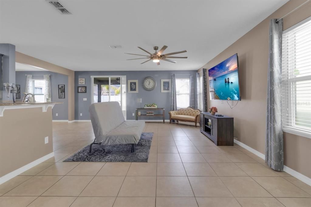For Sale: $429,900 (4 beds, 2 baths, 2199 Square Feet)