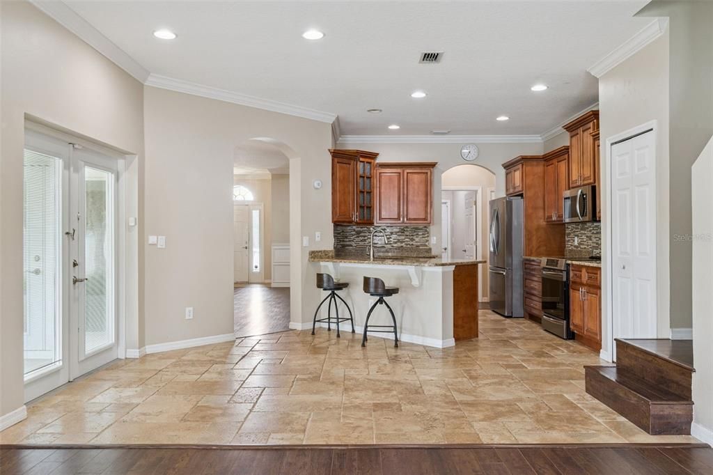 En Venta: $539,000 (5 camas, 4 baños, 2616 Pies cuadrados)