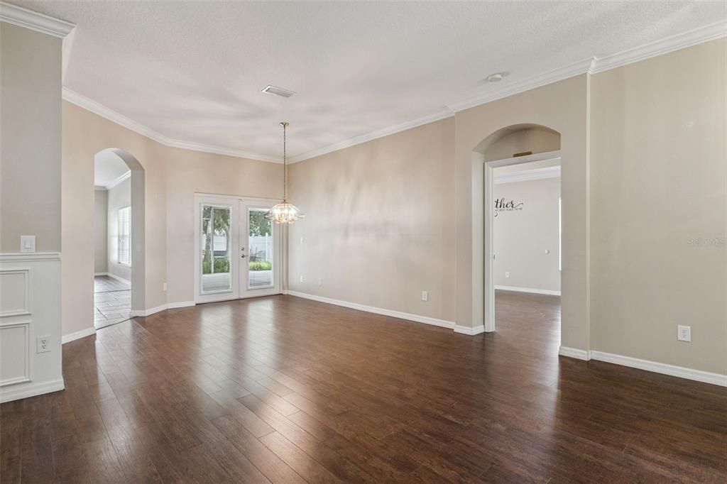 En Venta: $539,000 (5 camas, 4 baños, 2616 Pies cuadrados)