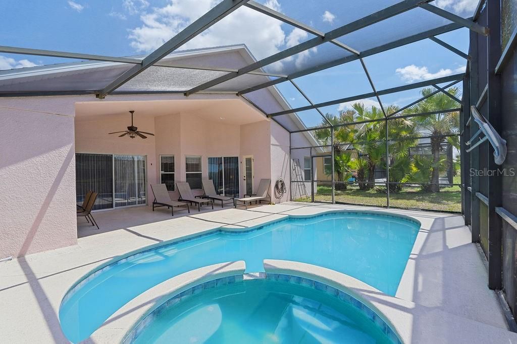 En Venta: $429,900 (4 camas, 3 baños, 1915 Pies cuadrados)