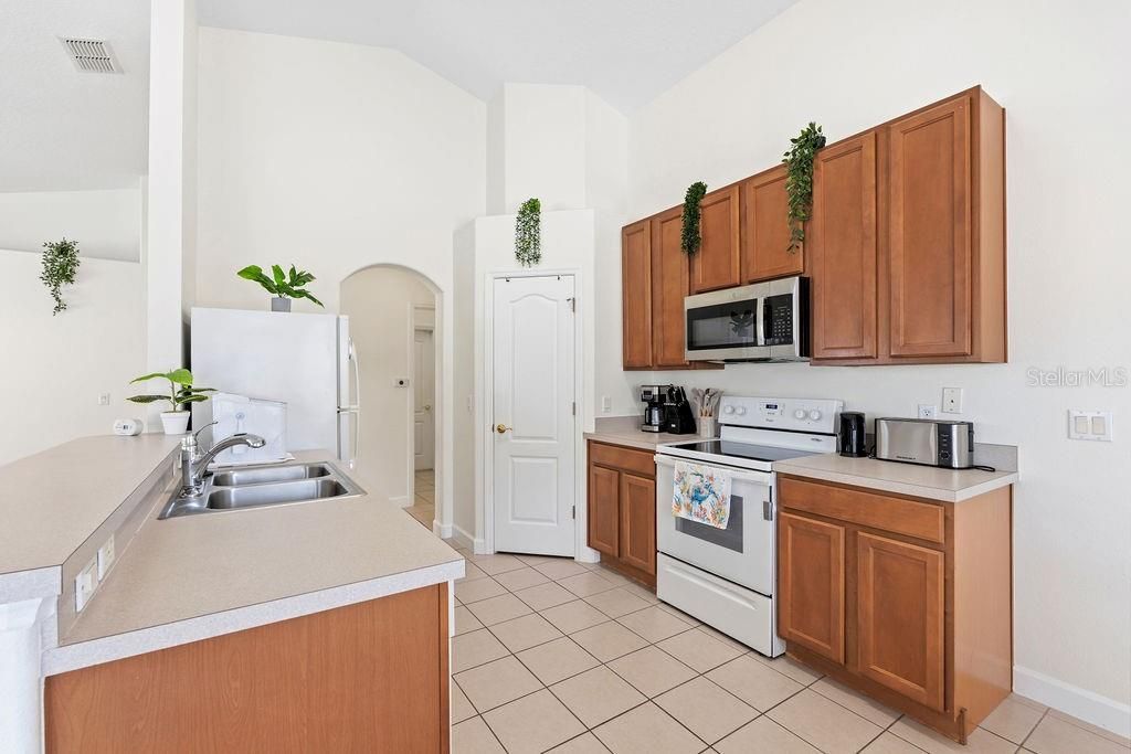 En Venta: $429,900 (4 camas, 3 baños, 1915 Pies cuadrados)