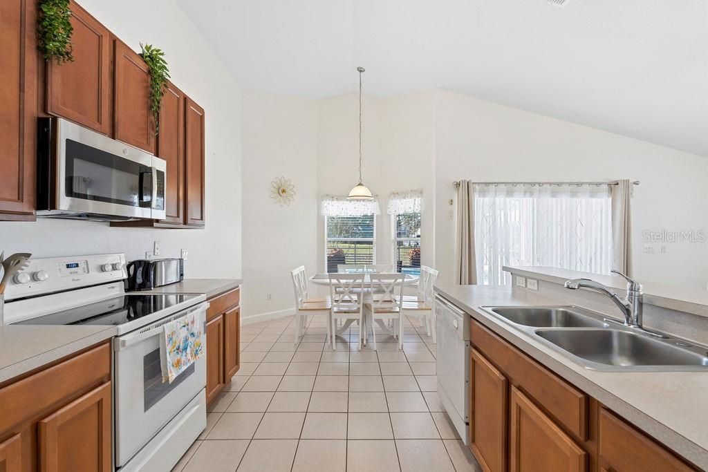 En Venta: $429,900 (4 camas, 3 baños, 1915 Pies cuadrados)