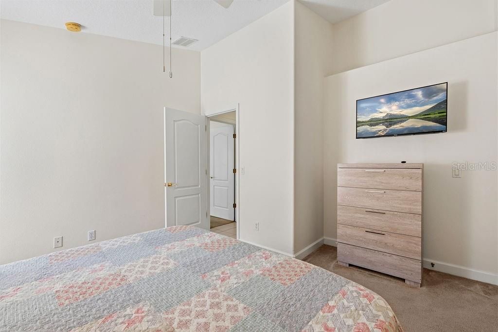 En Venta: $429,900 (4 camas, 3 baños, 1915 Pies cuadrados)