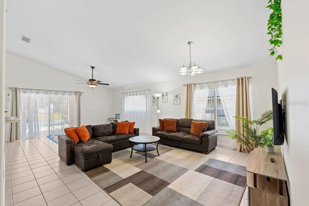 En Venta: $429,900 (4 camas, 3 baños, 1915 Pies cuadrados)