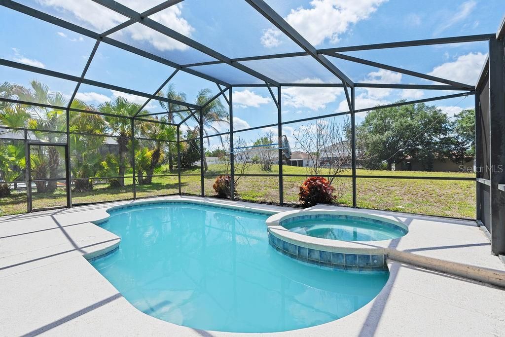En Venta: $429,900 (4 camas, 3 baños, 1915 Pies cuadrados)
