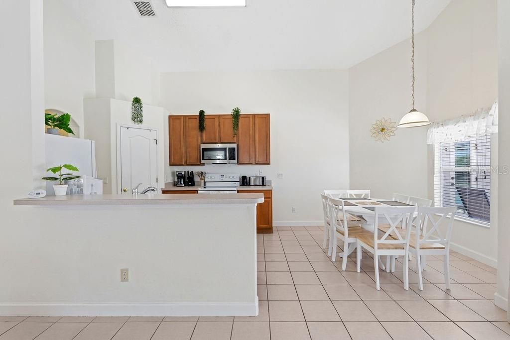 En Venta: $429,900 (4 camas, 3 baños, 1915 Pies cuadrados)
