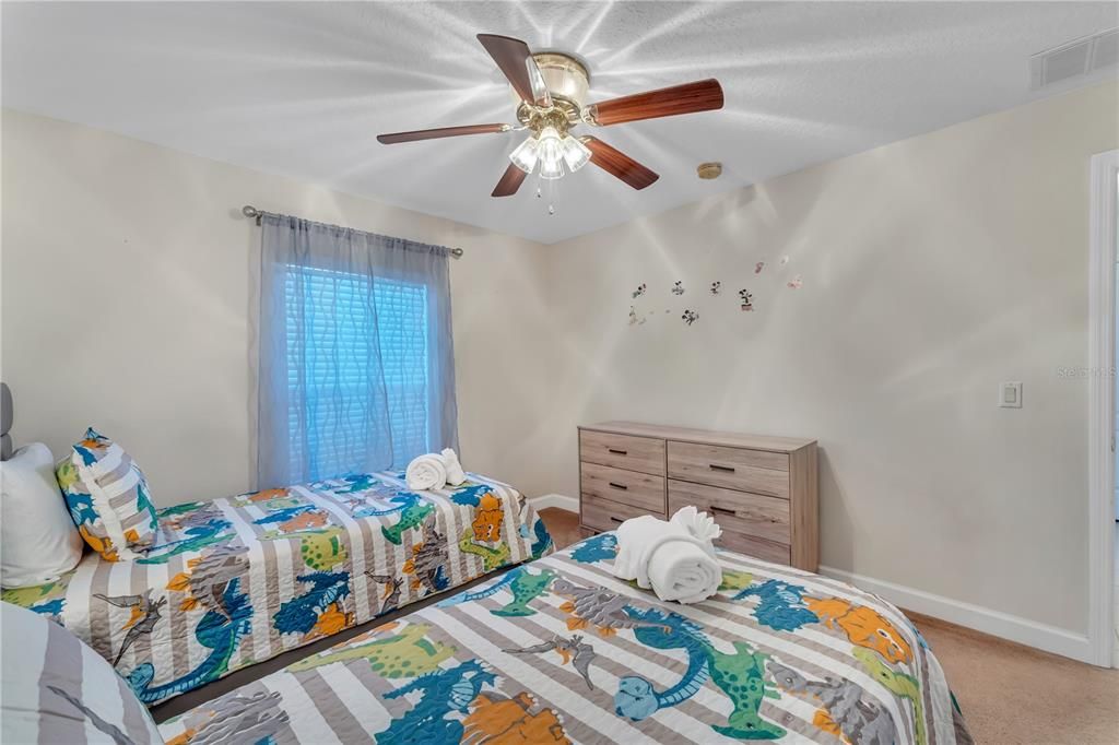 En Venta: $429,900 (4 camas, 3 baños, 1915 Pies cuadrados)