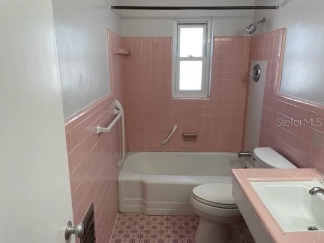 В аренду: $1,825 (2 спален, 1 ванн, 1084 Квадратных фут)