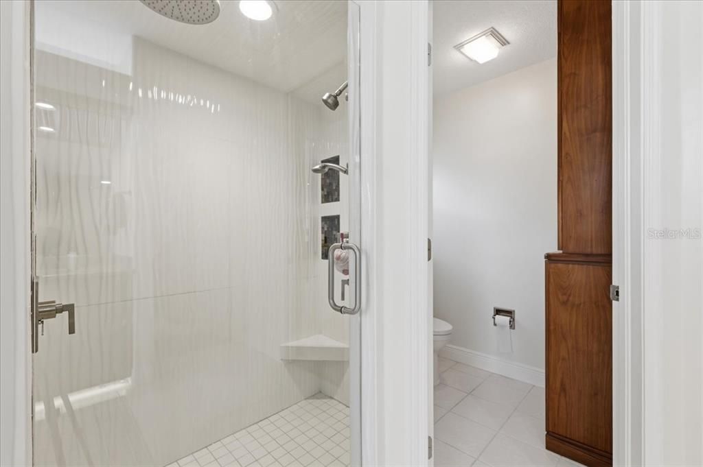 En Venta: $649,000 (4 camas, 3 baños, 2832 Pies cuadrados)
