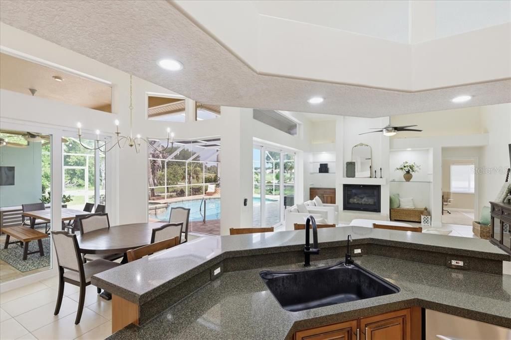 En Venta: $649,000 (4 camas, 3 baños, 2832 Pies cuadrados)