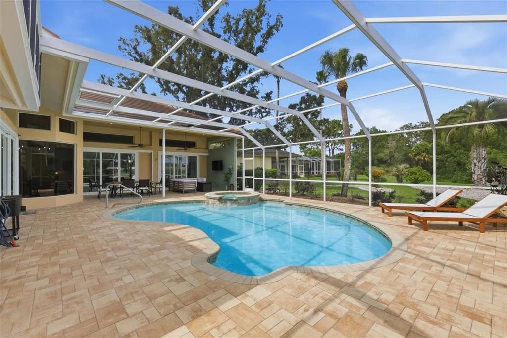 En Venta: $649,000 (4 camas, 3 baños, 2832 Pies cuadrados)