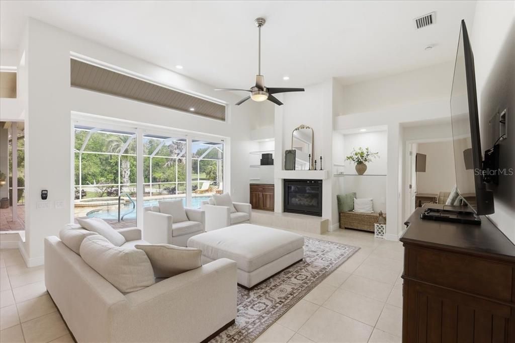 En Venta: $649,000 (4 camas, 3 baños, 2832 Pies cuadrados)
