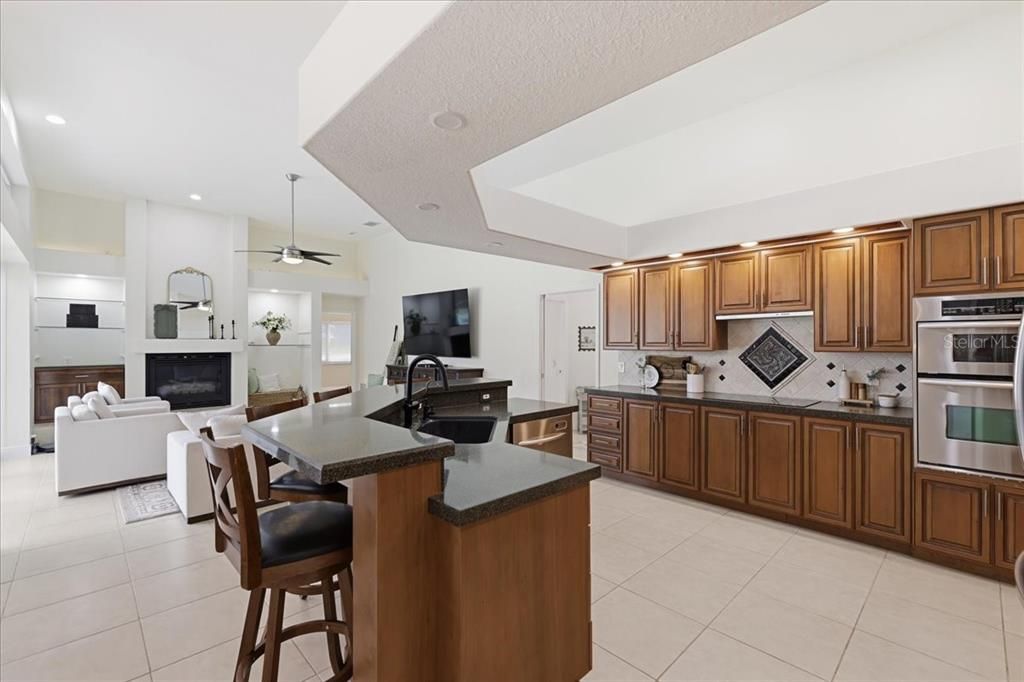 En Venta: $649,000 (4 camas, 3 baños, 2832 Pies cuadrados)