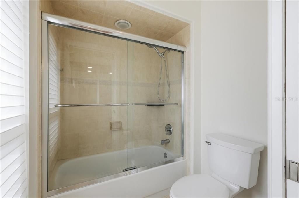 En Venta: $649,000 (4 camas, 3 baños, 2832 Pies cuadrados)