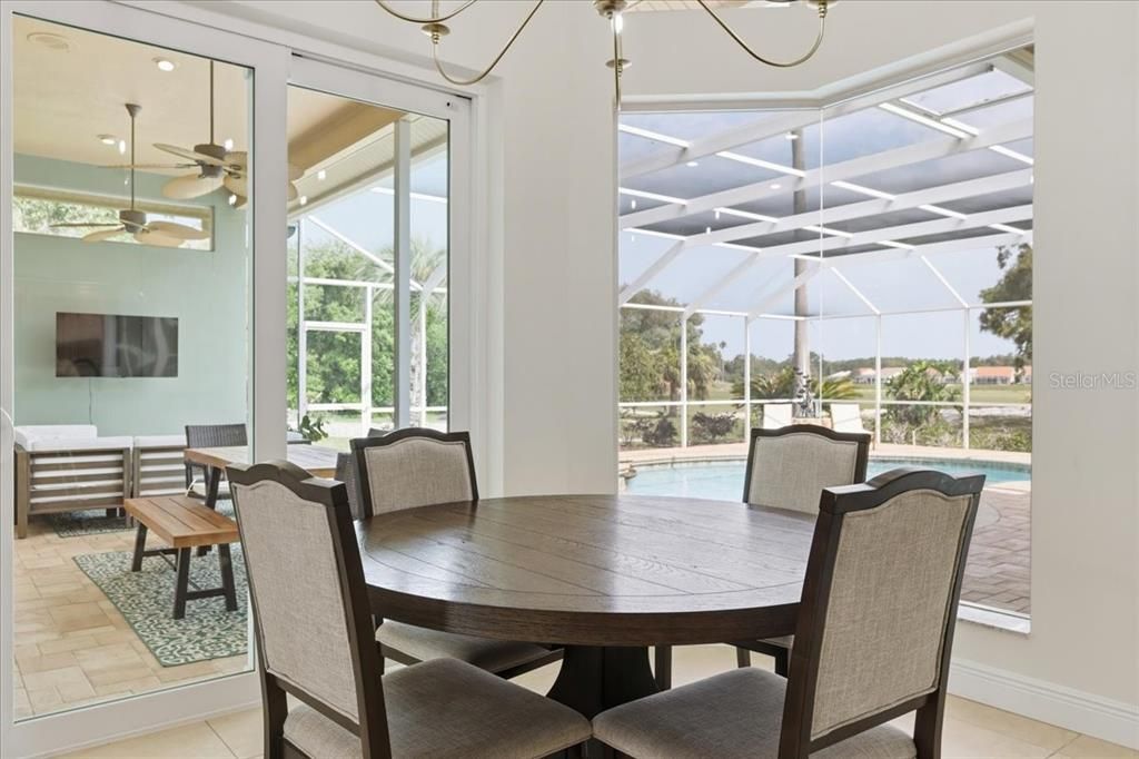 En Venta: $649,000 (4 camas, 3 baños, 2832 Pies cuadrados)