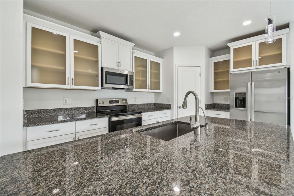 For Rent: $2,950 (4 beds, 2 baths, 1870 Square Feet)