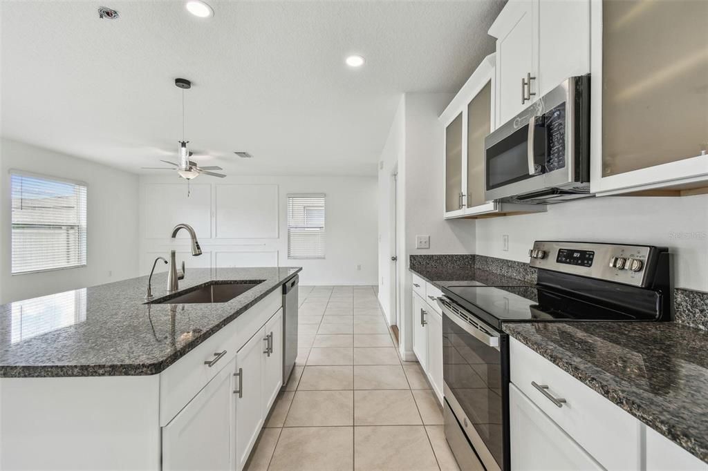 For Rent: $2,950 (4 beds, 2 baths, 1870 Square Feet)