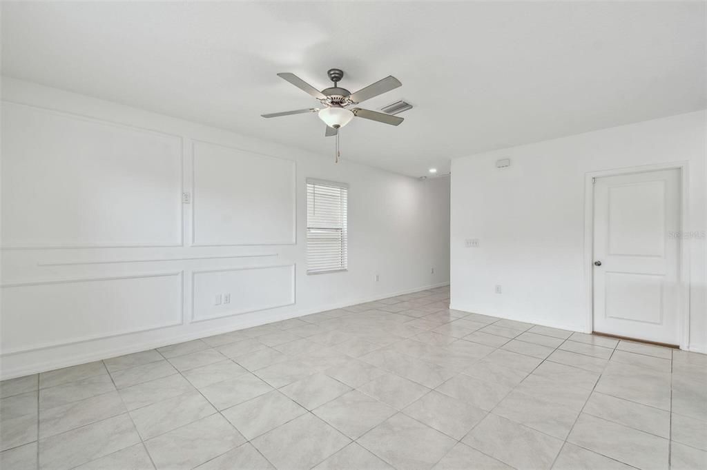 For Rent: $2,950 (4 beds, 2 baths, 1870 Square Feet)