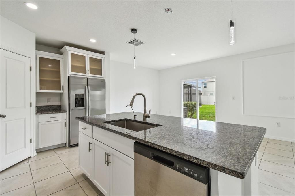 For Rent: $2,950 (4 beds, 2 baths, 1870 Square Feet)
