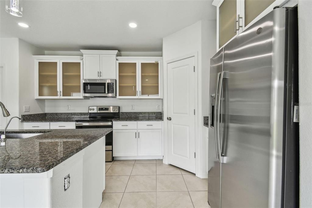 For Rent: $2,950 (4 beds, 2 baths, 1870 Square Feet)