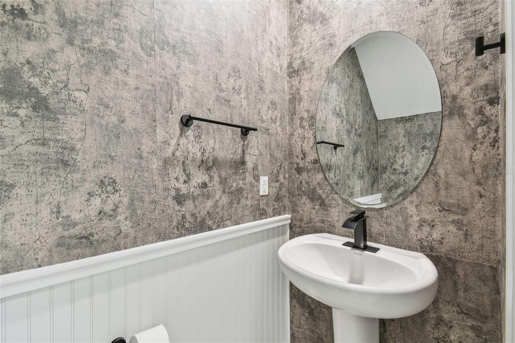 For Rent: $2,950 (4 beds, 2 baths, 1870 Square Feet)