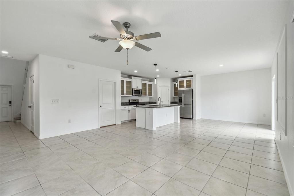 For Rent: $2,950 (4 beds, 2 baths, 1870 Square Feet)