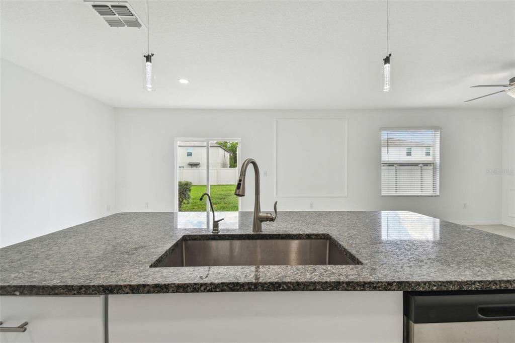 For Rent: $2,950 (4 beds, 2 baths, 1870 Square Feet)
