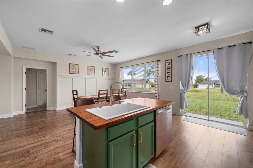 For Sale: $325,000 (4 beds, 2 baths, 1957 Square Feet)