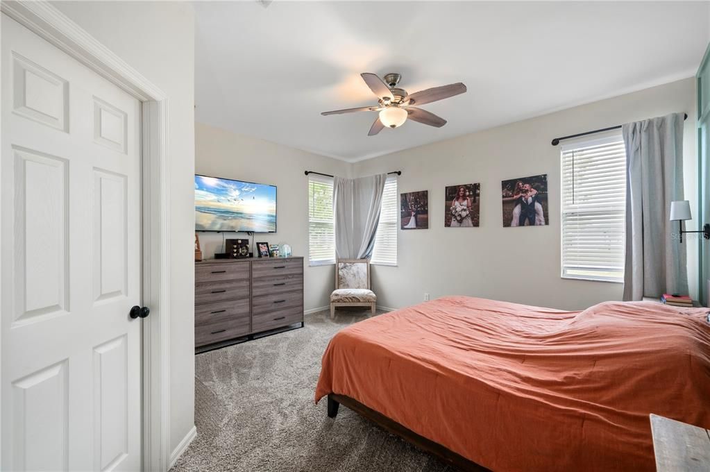 For Sale: $325,000 (4 beds, 2 baths, 1957 Square Feet)