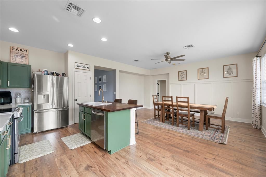 For Sale: $325,000 (4 beds, 2 baths, 1957 Square Feet)